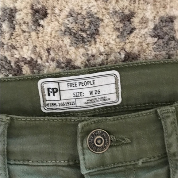 Free People Distressed Moss Jeans Size 26 NWT - Picture 2 of 3
